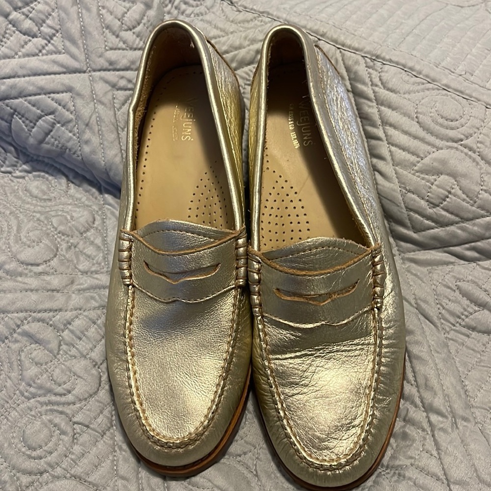 G.H. Bass Weejuns Penny Loafer Womens 8.5. Gold Metallic Handcrafted Leather.